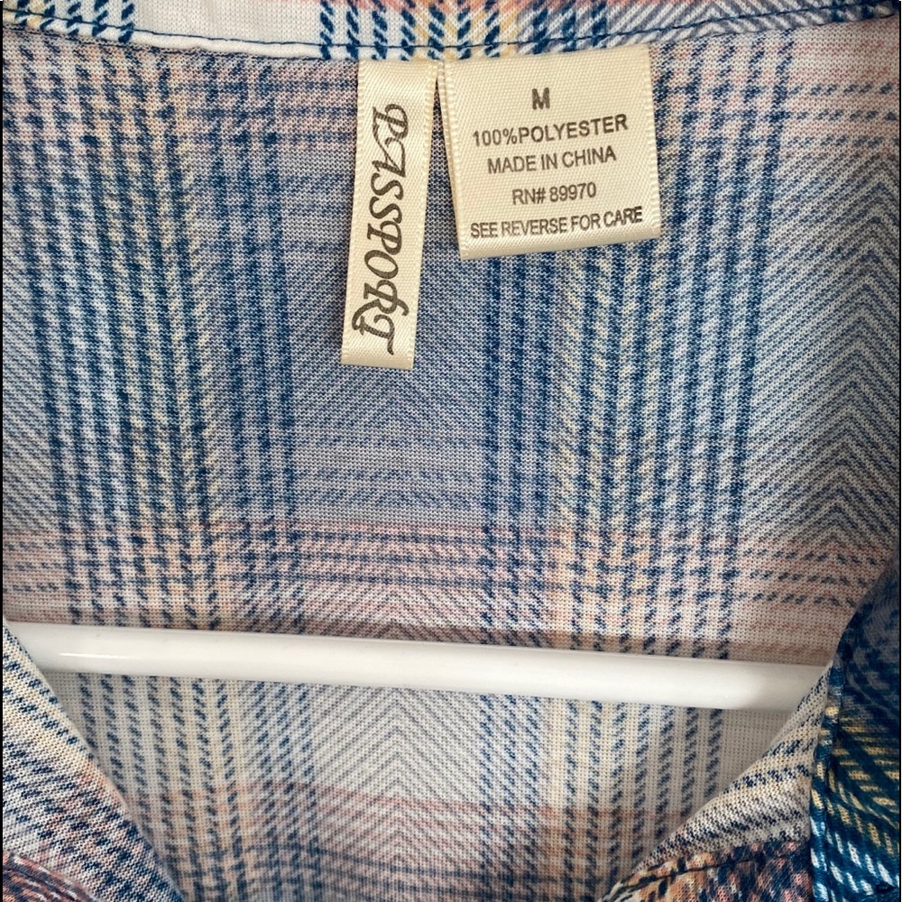 🌺 Button down blouse - Picture 3 of 3